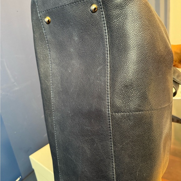 Chanel Caviar Navy Leather tote bag - Large CC embossed logo on front - Picture 2 of 13